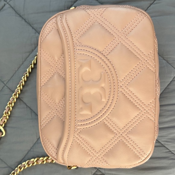TORY BURCH Fleming Quilted Crossbody Camera Leather Bag - Picture 10 of 15